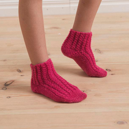 Haväng mini - Kindersocken mit Zopfmuster